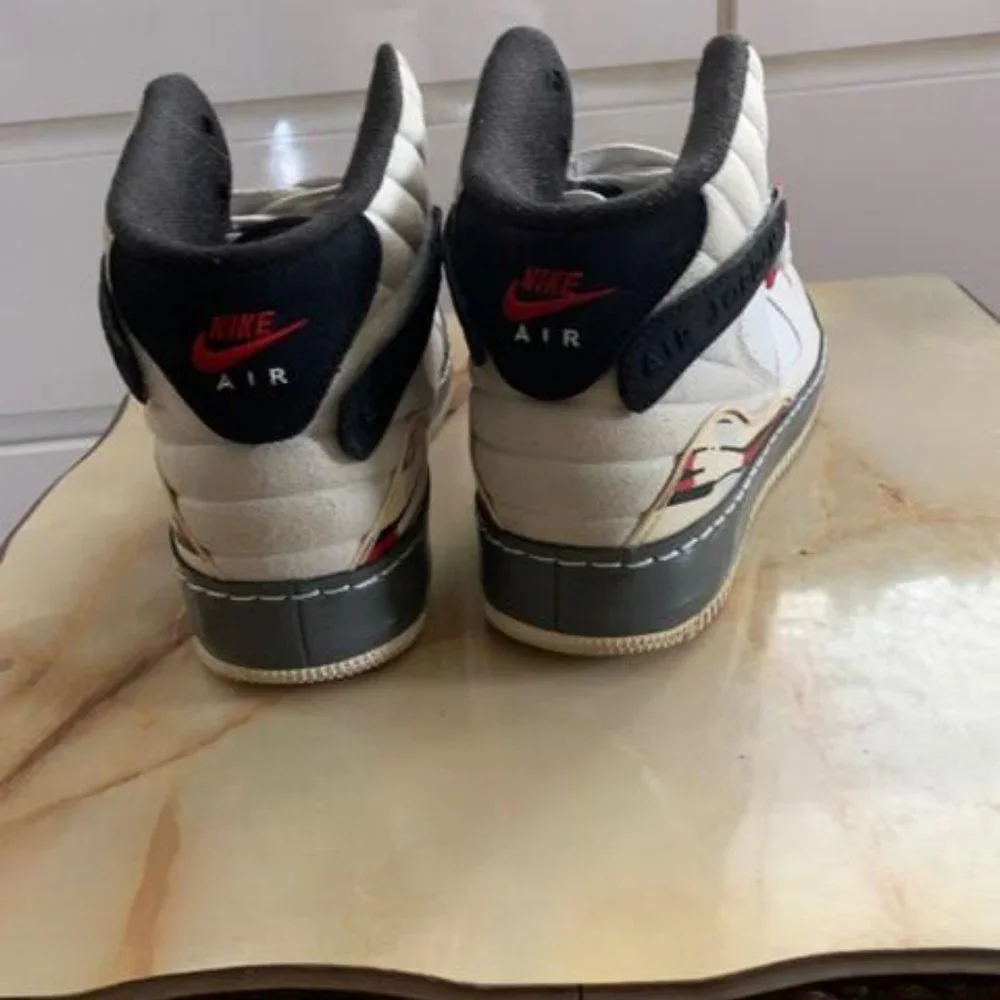 Nike Mens  Air Jordan  Retro Bugs Bunny AF1 Sneakers